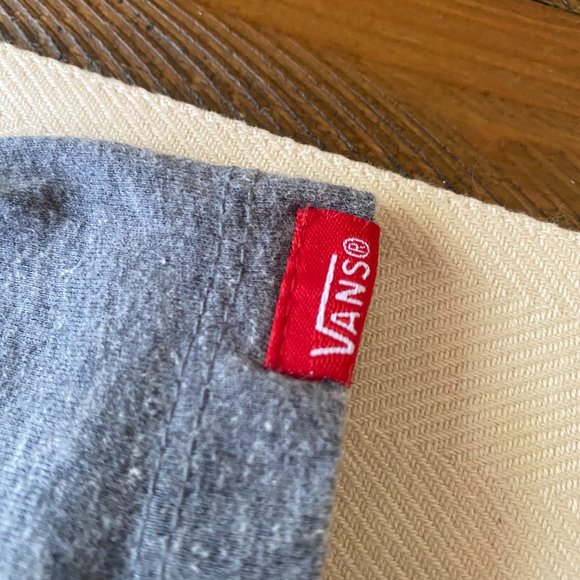 Vans Skull Wearing A Lei T-shirt - Picture 4 of 5